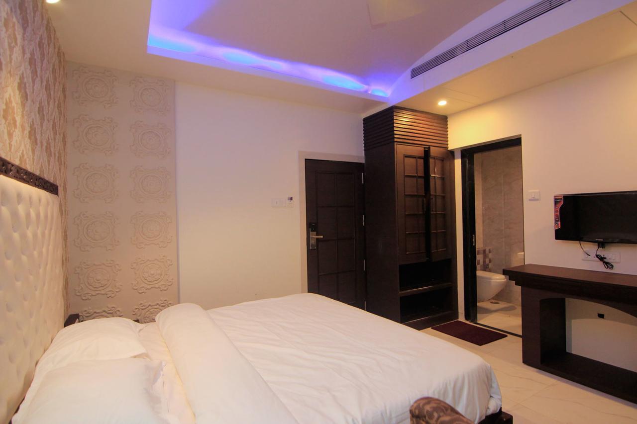 Hotel Sai Dharam Palace Shirdi Exterior foto