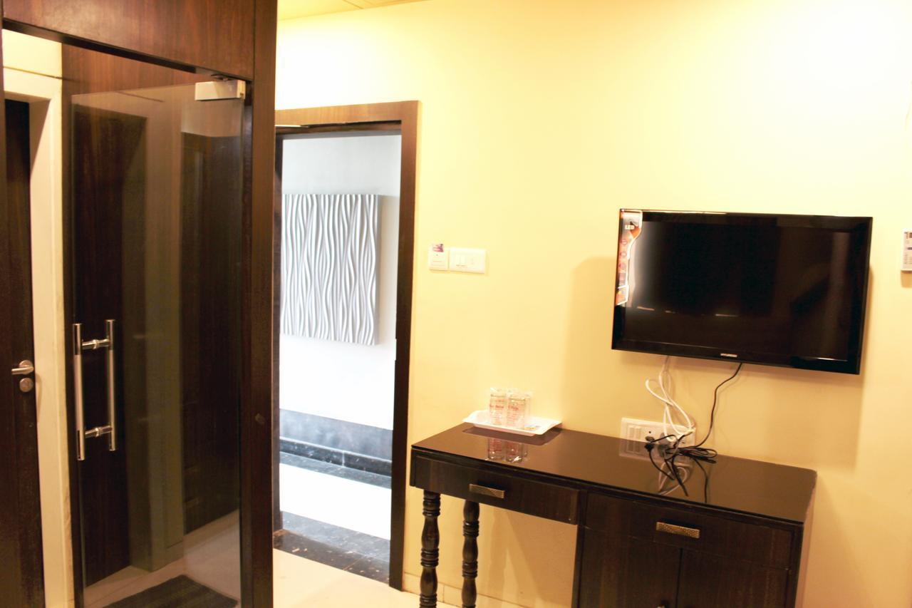 Hotel Sai Dharam Palace Shirdi Exterior foto